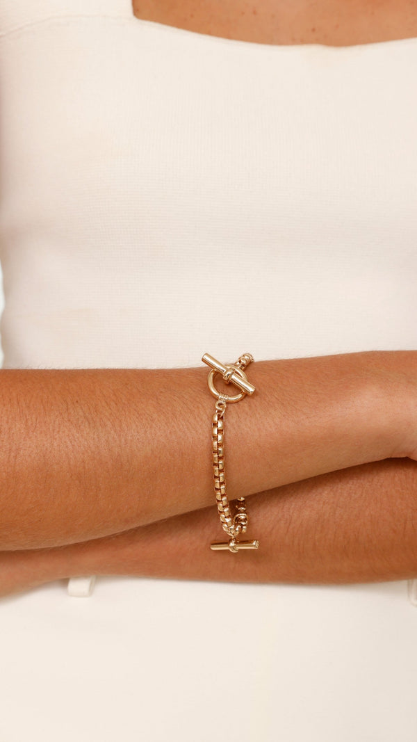 Detayı Aç/Kapat İlgi Zincir Bileklik - Altın