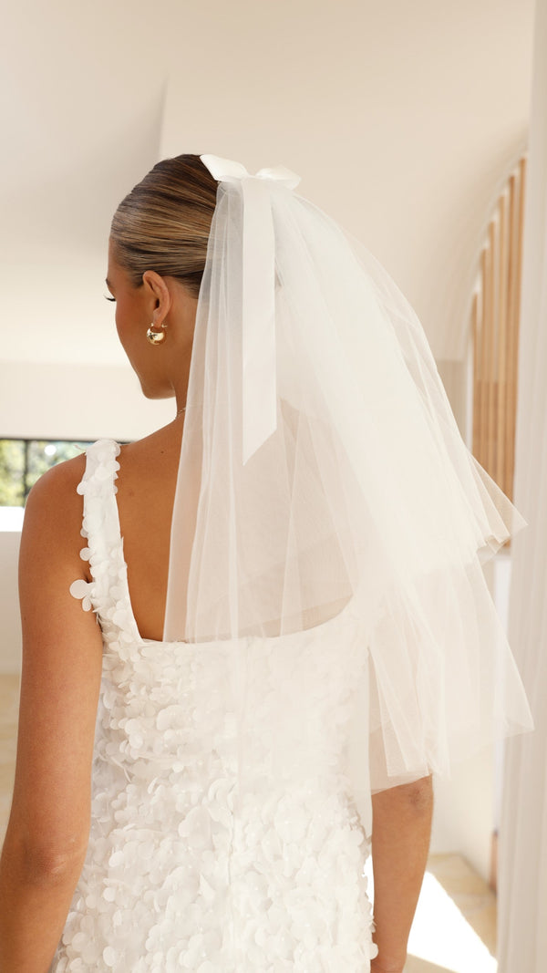 Aşk Havada Peçe - Beyaz